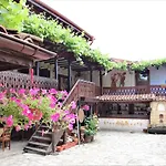 за гости The Old House Velingrado