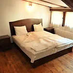 за гости The Old House 3*