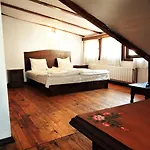 за гости The Old House 3*
