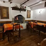 за гости The Old House Hotel Velingrado