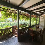 за гости The Old House Hotel 3*