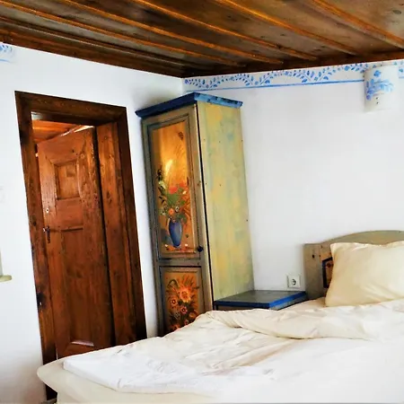 за гости The Old House Hotel Welingrad