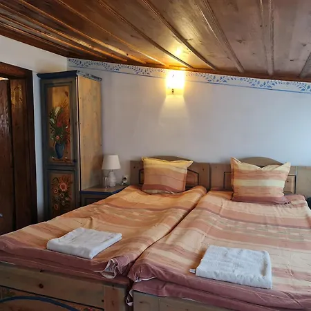 за гости The Old House Hotel 3*