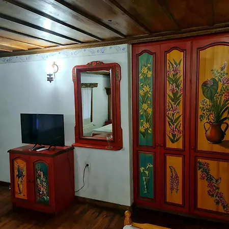 за гости The Old House 3* ヴェリングラード