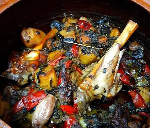 за гости The Old House Hotel