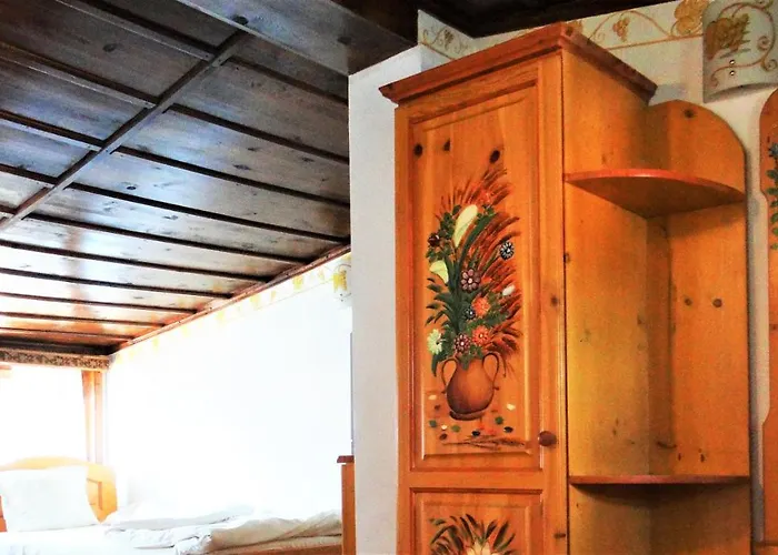 за гости The Old House Hotel 3*