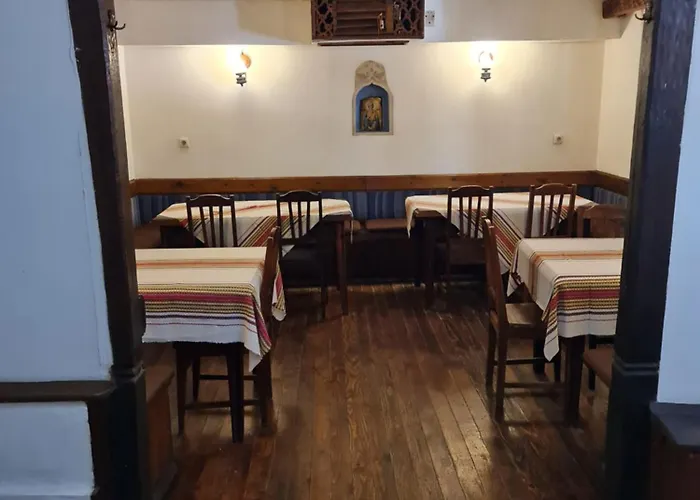 за гости The Old House Hotel 3*