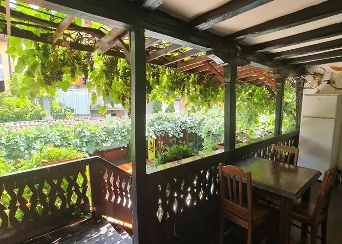 за гости The Old House Hotel 3*