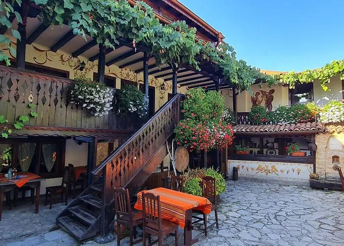 за гости The Old House ホテル